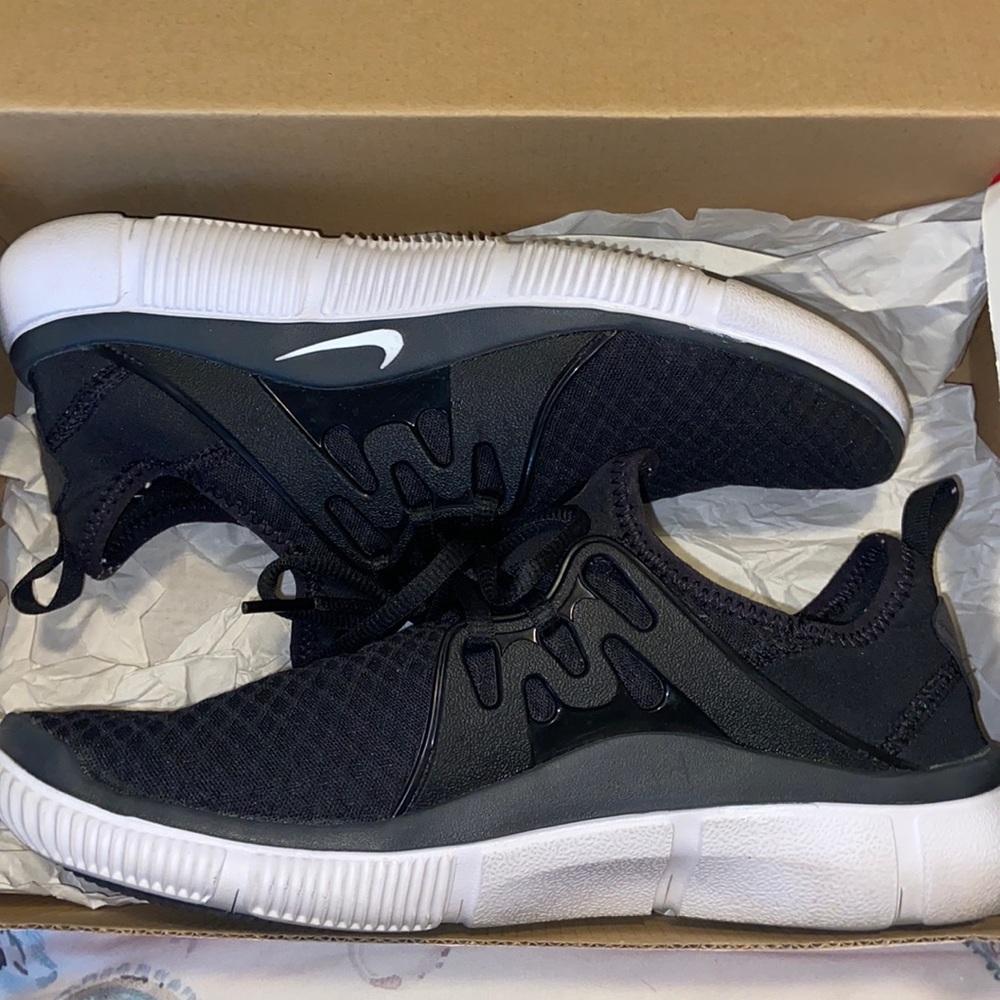 Women's Nike Acalme Size 9